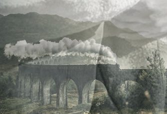 Tren sobre un puente con imagen de un abrazo superpuesta